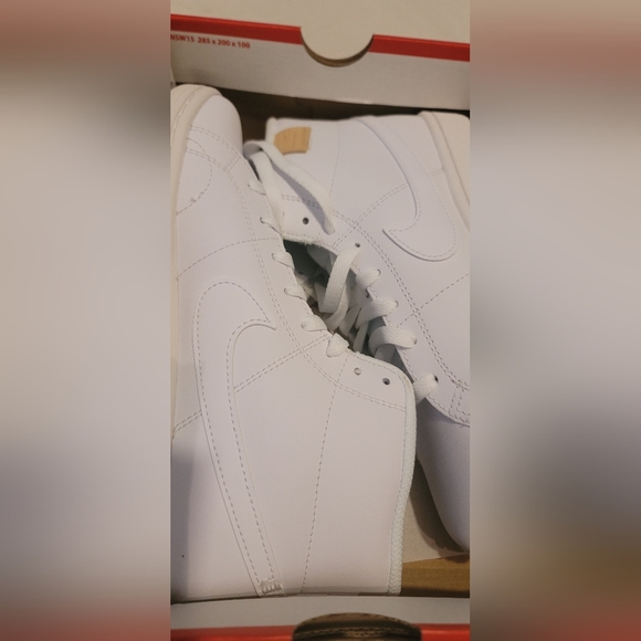 Nike Women's Court Royale 2 Mid Shoes size 8 $75 NEW IN BOX - Picture 2 of 3